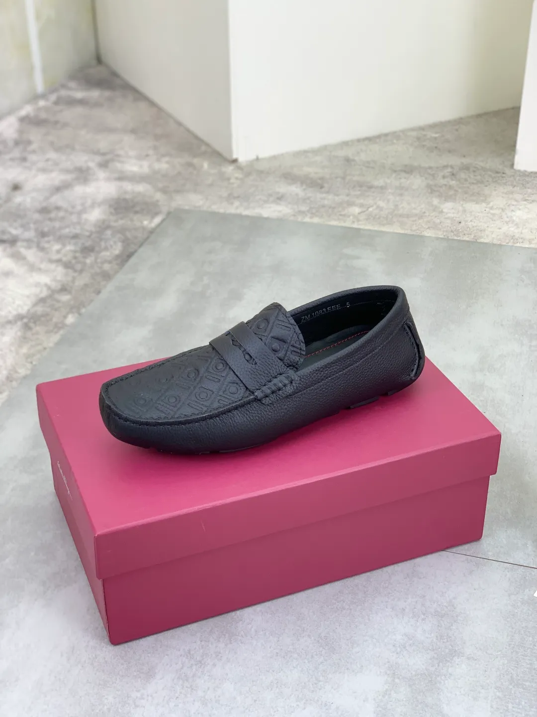 Men's shoes 💰P542 New model, high quality [Ferragamo/Ferragamo] Latest lazy slip-on shoes Original imported calfskin, imported cowhide lining + original luxury metal buckle + original combination outsole Comparison without pressure Code number: 38-45